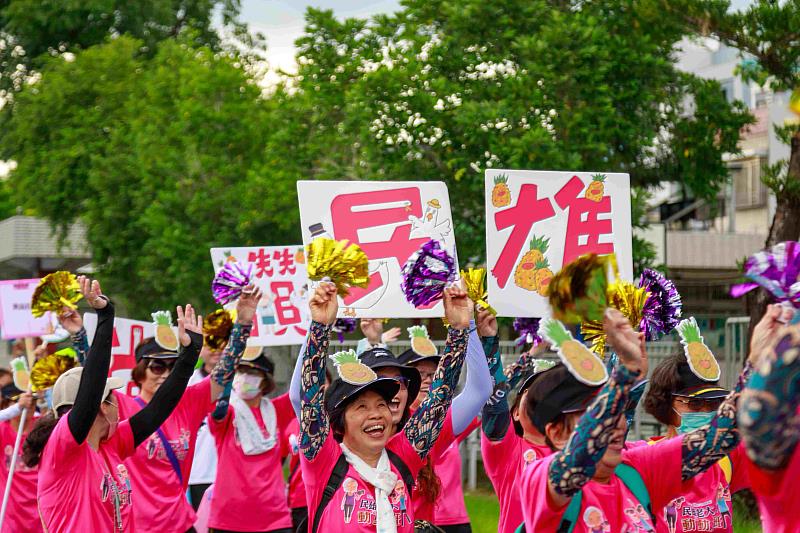 迎大士爺創意踩街祈福遶境 千人「仙氣」上街超熱鬧