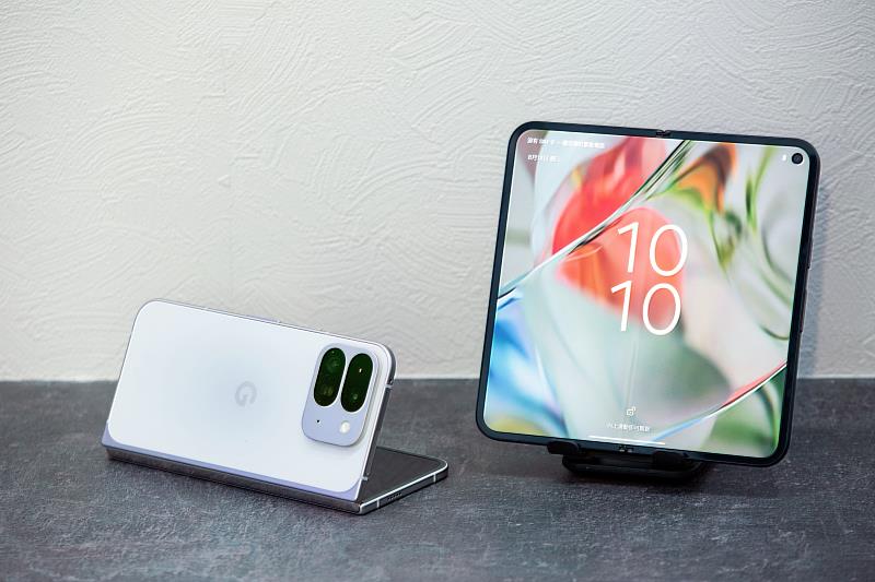 首次引進台灣的摺疊機Google Pixel 9 Pro Fold預購成績表現亮眼,以容量256G的陶瓷米為最多人預購、佔比7成。