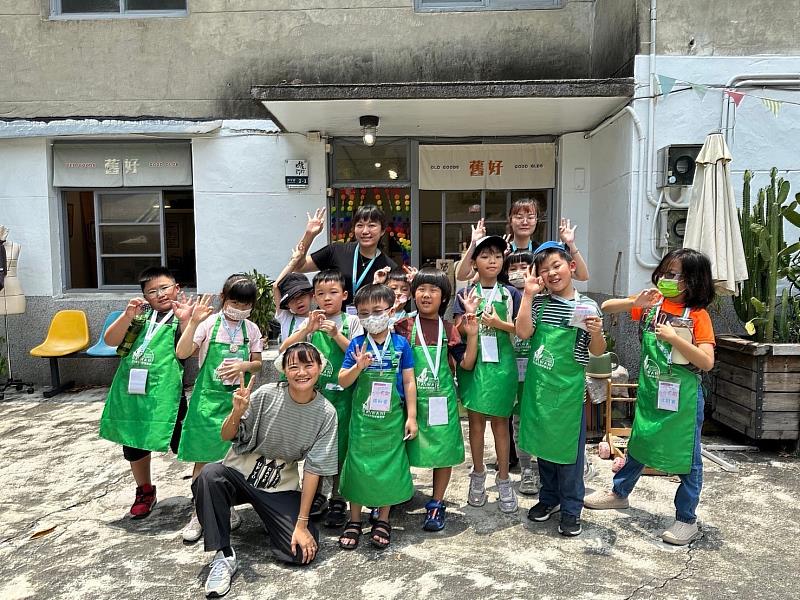 The Taichung Yunus Story House connects with local businesses in the Guangfu New Village, such as the Old Goods Handmade Studio (a vintage second-hand store), to leverage community influence.