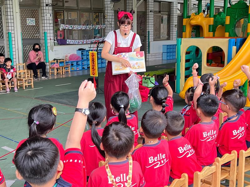 萬丹鄉立圖書館推廣繪本說故事