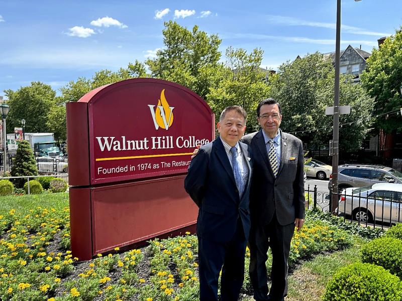 Walnut Hill College校長Daniel Liberatoscioli 將提供高餐大學子一萬美金獎學金