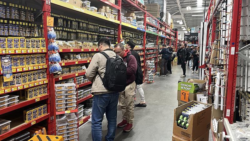 貿協帶領我商參訪雪梨當地大型零售商Bunnings。(貿協提供)