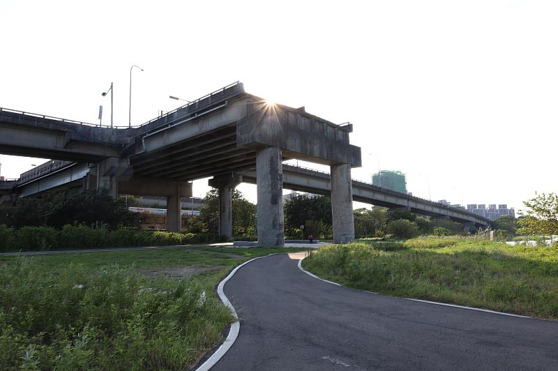 大新竹民眾引頸期盼的台1線替代道路即將正式動工，首期工程將從武陵斷頭橋接至竹北中正西路。