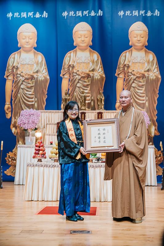 今年祭祖大典由台北市副市長林奕華（左）擔任主祭官