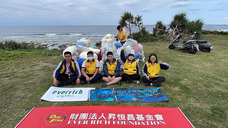 攜手在地業者及學校團體 臺東縣府推動「海灘認養」守護離島海岸