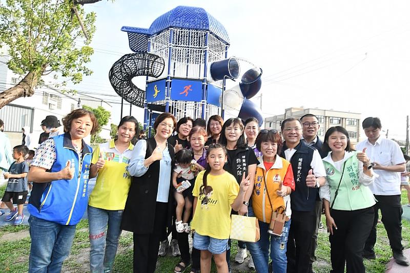 縣長視察埔南公園設施景觀改善狀況