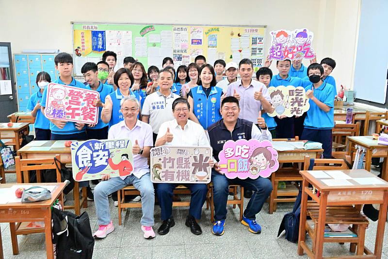 官網-新竹縣長楊文科關心新竹縣推動學校營養午餐採用在地有機米之成效