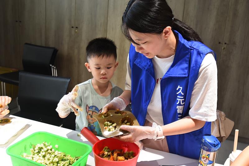 久元電子攜手新竹動物園創作動物專屬月餅。