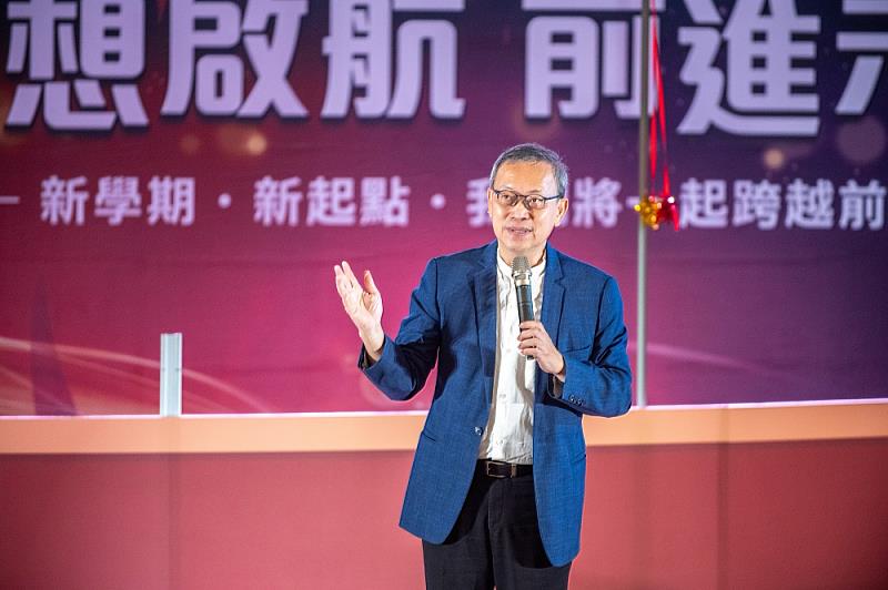 長榮大學校長李泳龍致詞歡迎新生入學