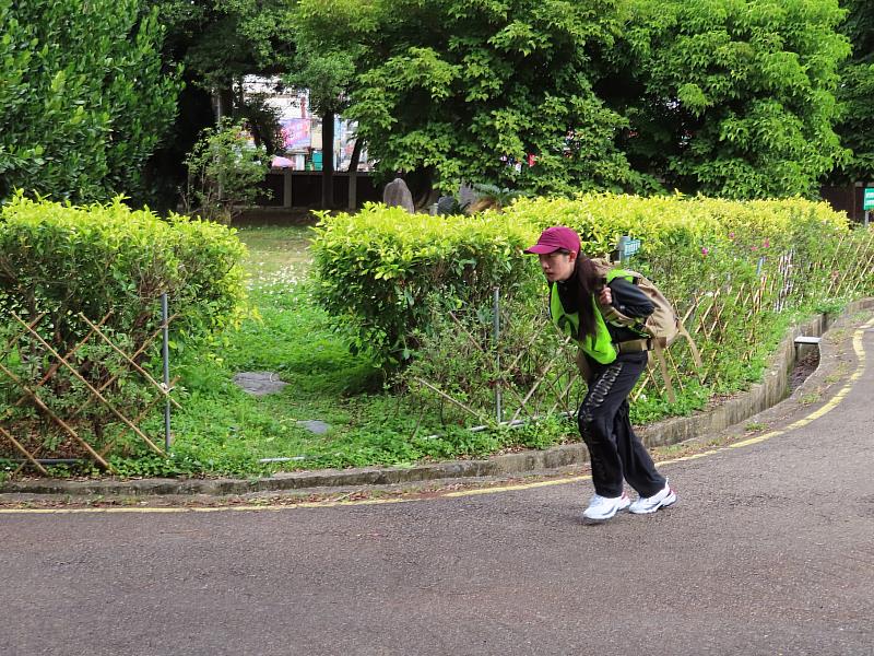 術科測驗-負重跑走女性應考人巾幗不讓鬚眉負重20公斤仍通過測驗