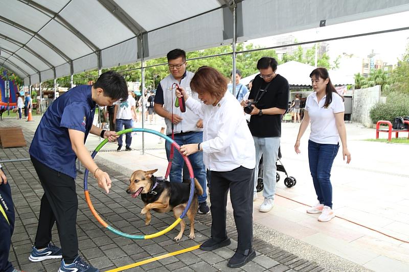 市長帶領毛小孩體驗競賽