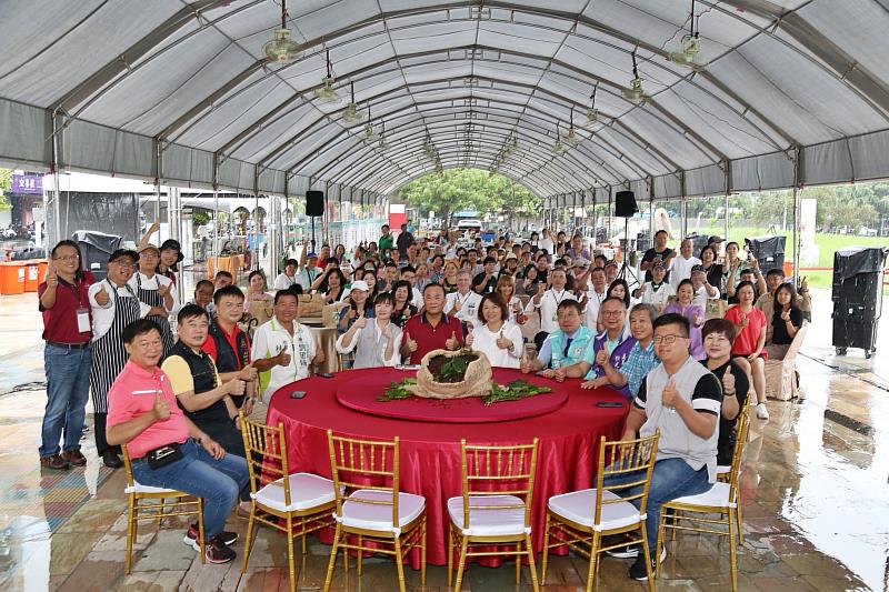 「三大觀光圈-群山料理王」料理競賽 黃敏惠市長親自頒獎感謝觀光圈夥伴共同推廣地方特色美食，大合照