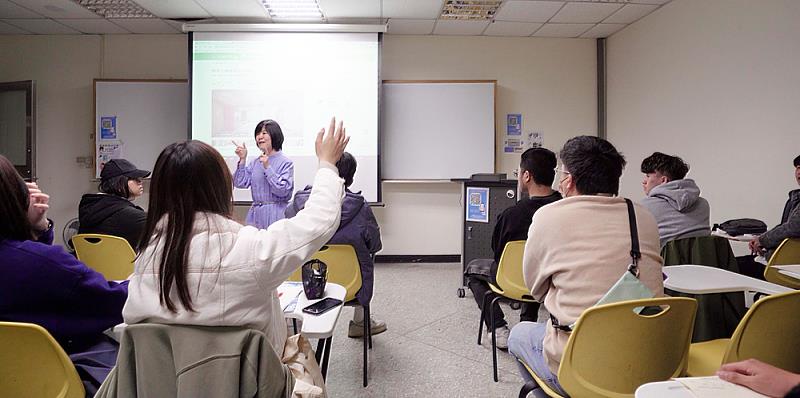 文化大學因其完整的課程設計與強大的師資陣容，獲得評審一致高度肯定，榮獲150萬元補助。