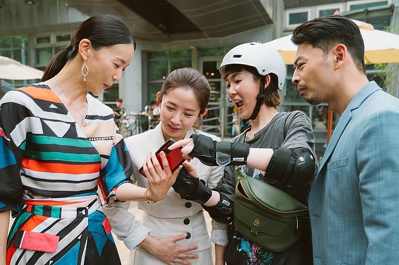 台灣大旗下MyVideo共同出品《何百芮的地獄毒白》獲金鐘獎戲劇節目導演獎、編劇獎、女配角獎等7項大獎提名。