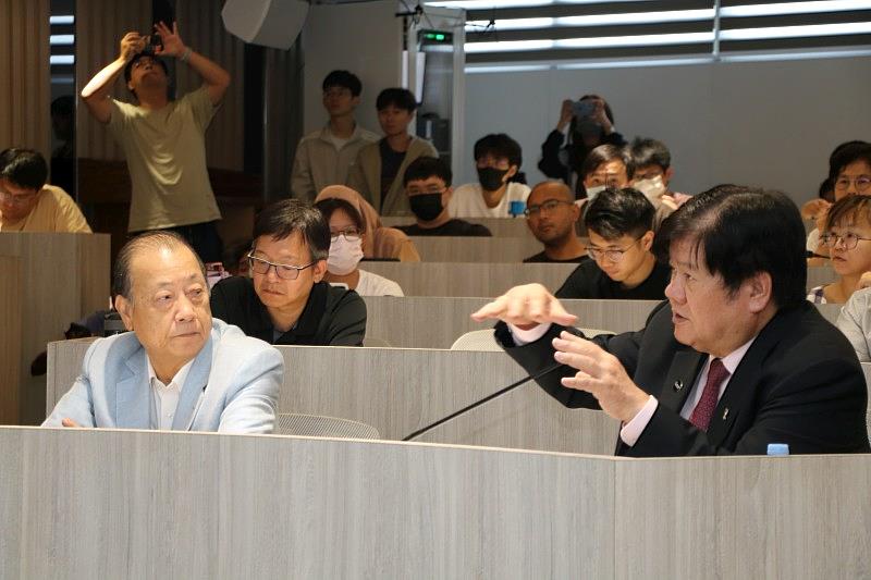 蔡長海董事長、洪明奇校長等多位重要嘉賓參加這場精彩的演講。