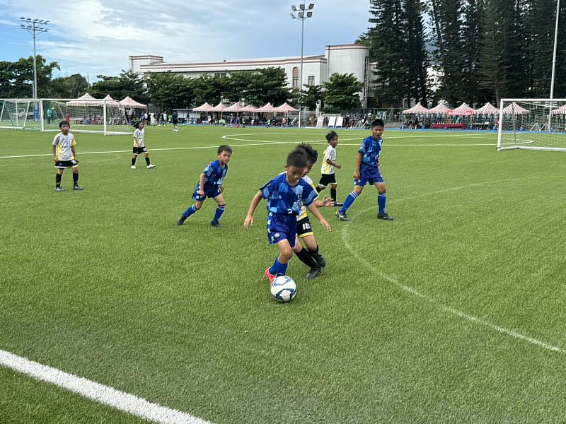 台東縣第四屆沙城盃國小暨社區五人制足球錦標賽 14日豐田國中人工草皮足球場開踢 28隊3百餘選手比腳下功夫