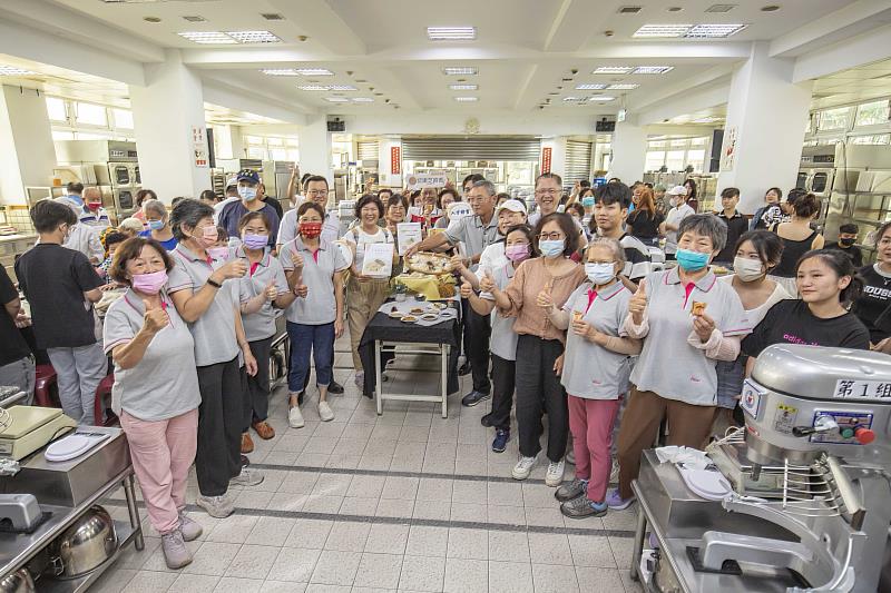 嘉藥舉辦芝麻香傳秋情 手作椒麻酥餅活動，促進文化與世代交流