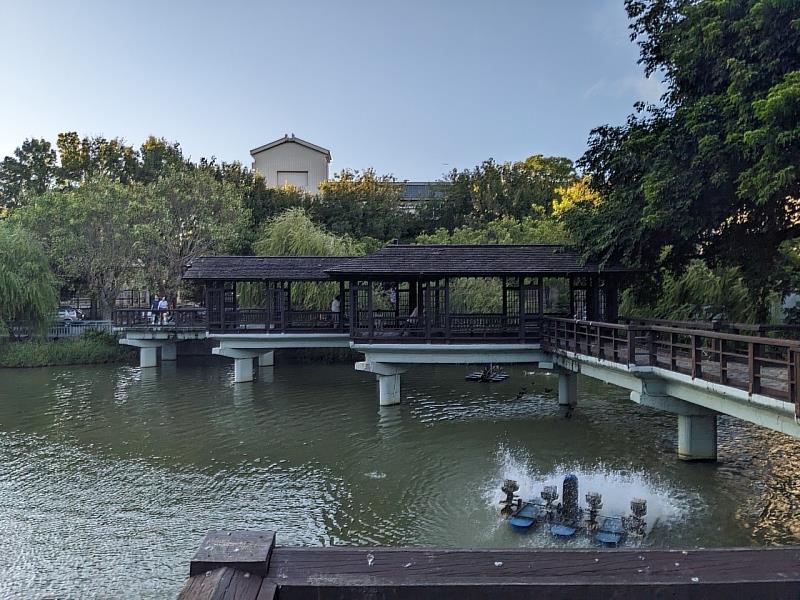 新竹公園九曲橋平台與欄杆9/18起封閉修繕　邱臣遠代理市長：全力提升市民休憩空間品質