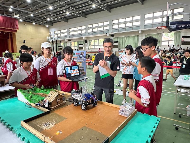 官網-尖石國小榮獲「IYRC國際青少年機器人競賽」機器人創意賽小學高級組冠軍殊榮