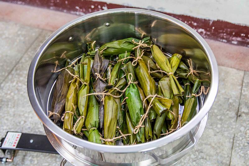 太魯閣族部落傳統米食，獵人便當「香蕉飯」