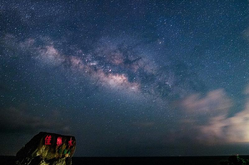 「佳樂水風景區停車場」為追星的最佳觀測點_0