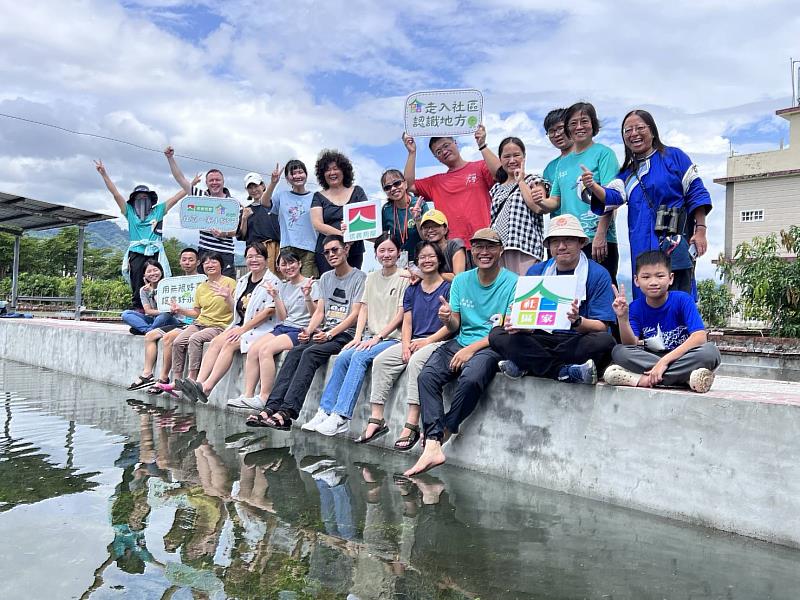 信義房屋社區一家帶領民眾前往高雄美濃湖水雉復育工作站，見證社區營造成果