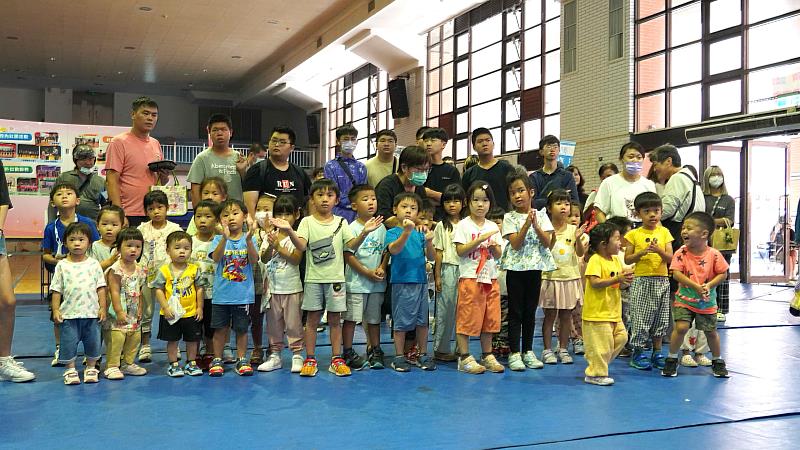 育達科大廣秀森林幼兒園小朋友也到場一起參加活動開幕式