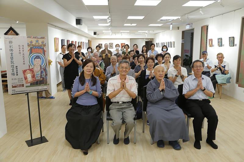 膠彩佛畫暨敦煌畫幡成果展現場合影。