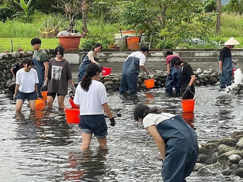 豐山養殖農業生態解說暨淡水小龍蝦尋覓體驗。