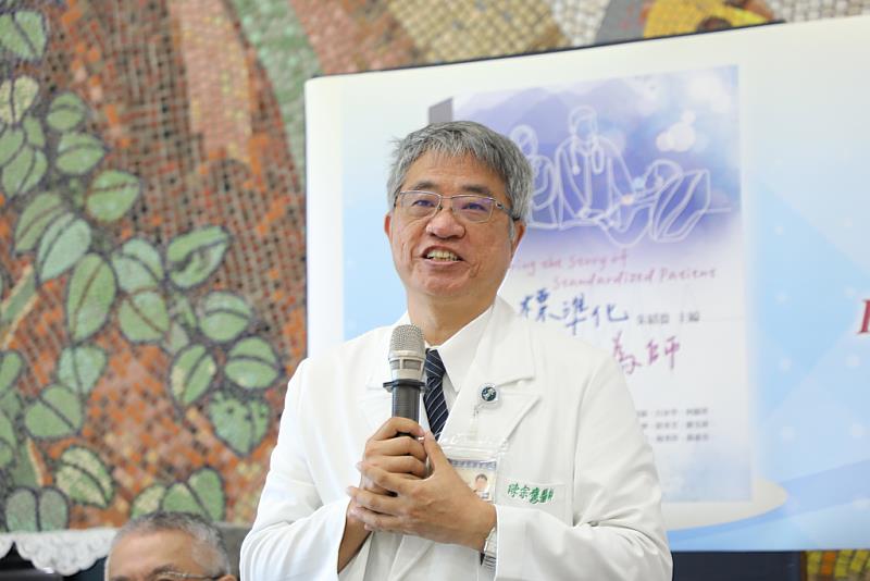 從花蓮慈濟醫院教學部主任、教學副院長到慈濟大學醫學系系主任、醫學院院長，副校長陳宗鷹感恩在培育人才的路上，有標準化病人師兄師姊一路相伴。