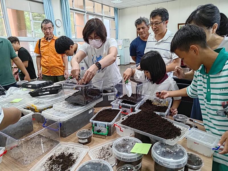 臺東縣攜手臺大實驗林共同合作 打造校園自然正成長與自然共舞‧生物多樣性-甲蟲篇