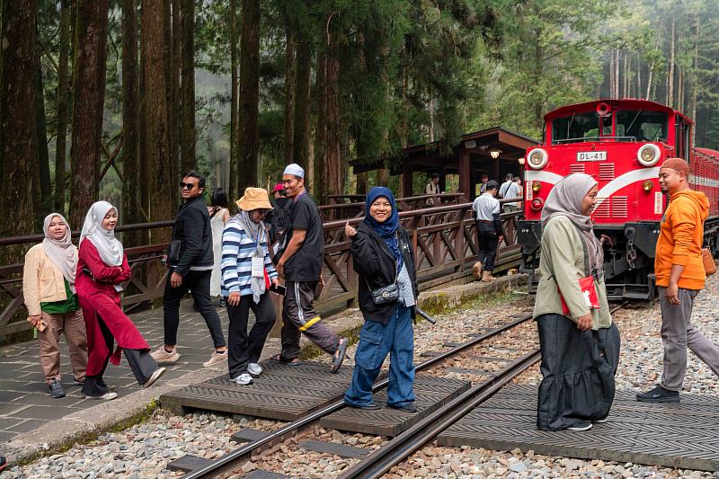 爭取國際客商機，嘉縣府邀穆斯林旅行社業者探索阿里山-1