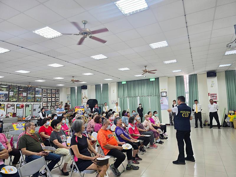 屏東首場防詐講座登場，永慶加盟四品牌屏東區經管會提醒民眾記得申辦「地籍異動即時通」，避免不動產詐騙。(永慶房產集團提供)