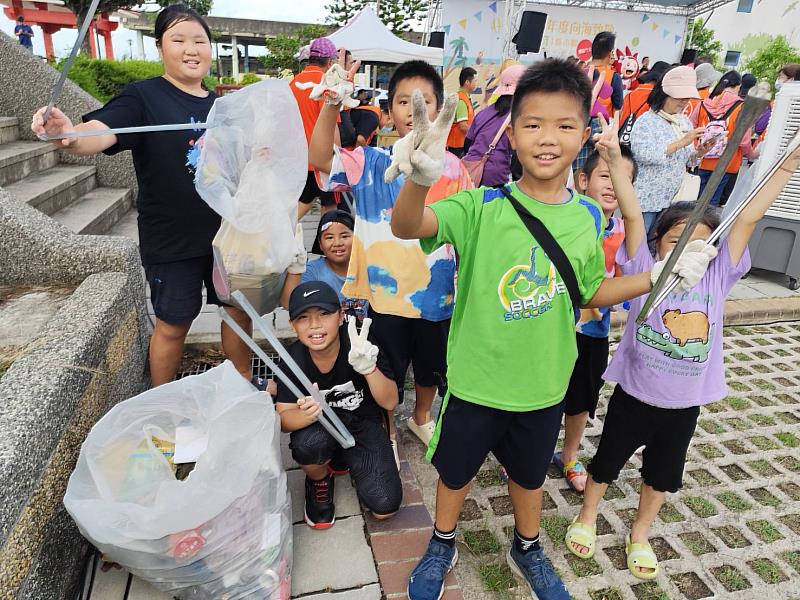 環保局期盼孩子參與淨灘，讓環保小尖兵幼苗繼續往下扎根