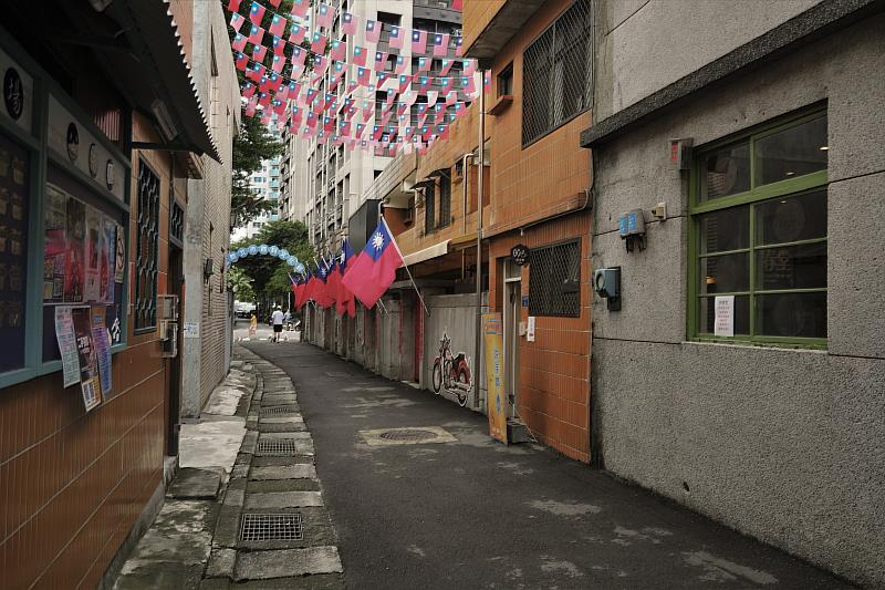 空軍三重一村保存了眷村的樣貌及歷史記憶，是多部知名影視作品的熱門拍攝地點。