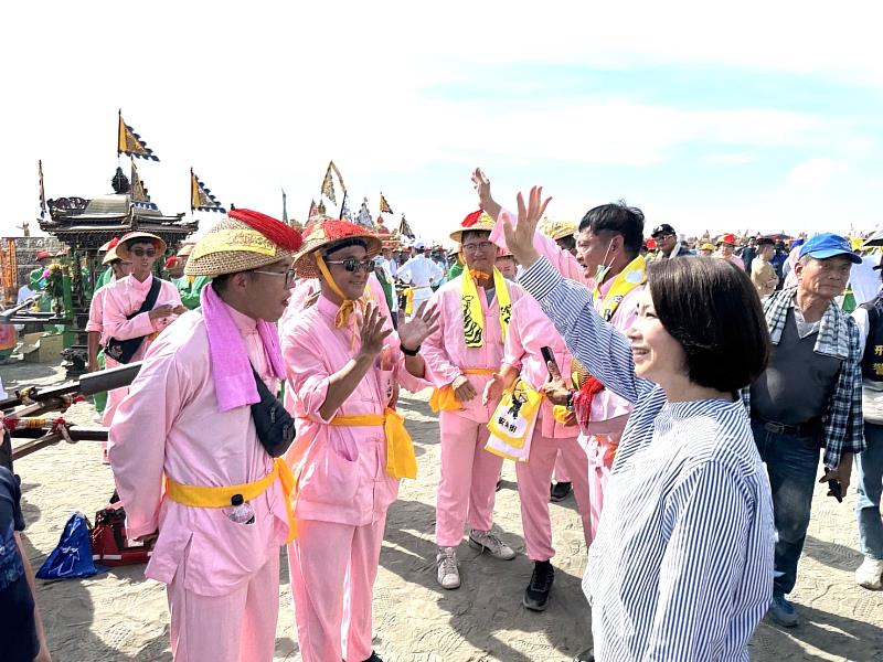 縣長周春米到場與民眾互動