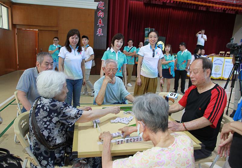 這一桌長者有2位超過90歲、並連續20年參加風城盃健康麻將大賽