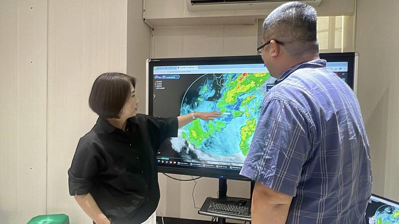 周縣長至消防局了解颱風動態