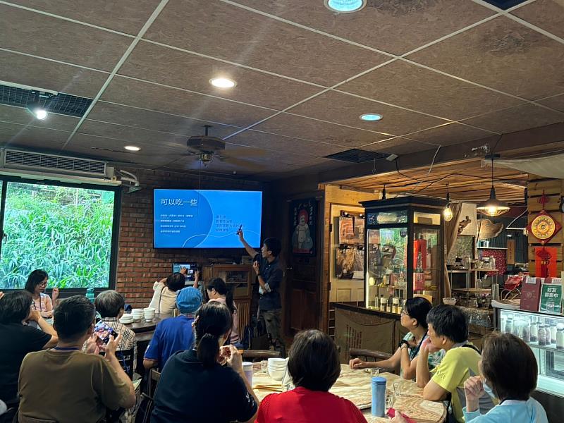 阿三哥農莊負責人張哲岳為開平餐飲校友，擁有農作及餐飲實務知能，可深入淺出說明從產地到餐桌實際的應用知識。開平餐飲學校/提供