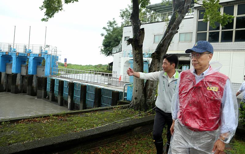 陳部長視察冬山鄉農田水利智慧防災系統