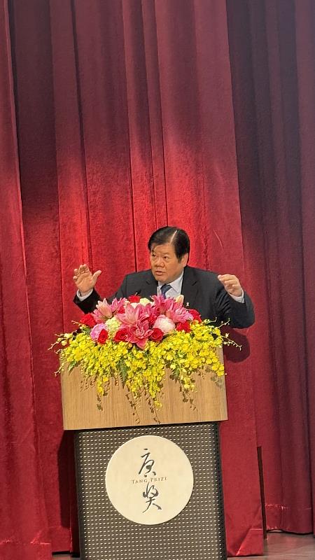 中國醫藥大學校長洪明奇院士主持「2024唐獎大師論壇」。