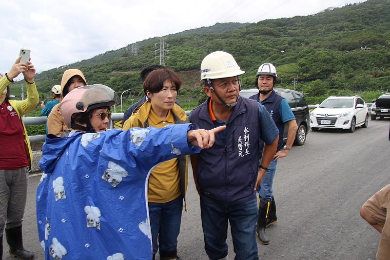 山陀兒颱風造成南迴災害 饒慶鈴前往勘災 指示相關單位協助安置啟動專案救助 讓鄉親早日恢復家園