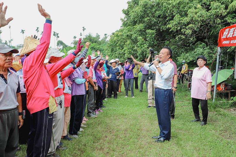 嘉義縣重陽盃長青槌球賽活力登場，翁章梁為選手加油打氣-1