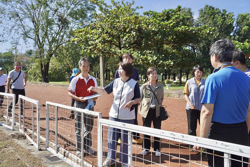 屏東縣長周春米視察山陀兒災後校園復原