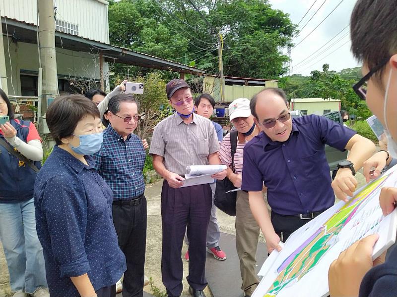 內政部土地徵收審議小組委員7日至科三期計畫基地現勘。