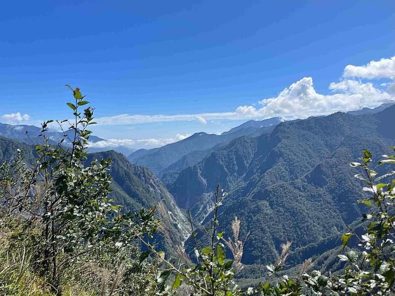 能高越嶺道東段蜿蜒於山高水深的木瓜溪北岸