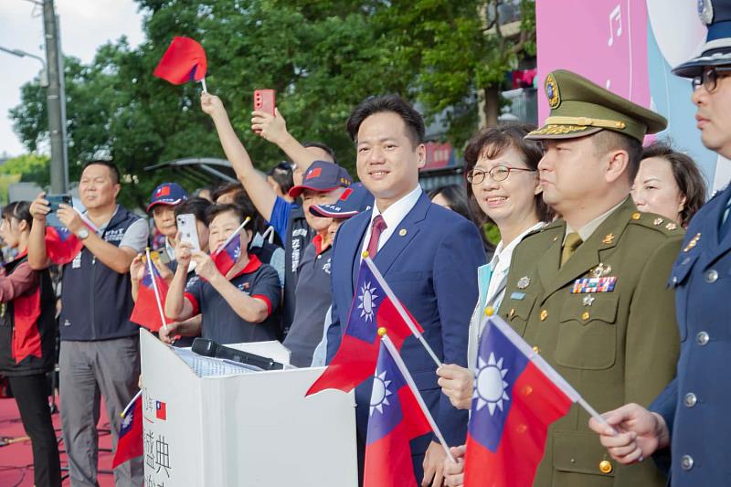 113年國慶升旗典禮暨音樂嘉年華會，由代理市長邱臣遠親自主持盛典