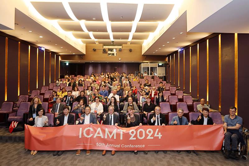 國際博物館協會國際建築暨博物館技術委員會（ICOM-ICAMT）2024臺灣年會今（10）日舉行閉幕式，文化部長李遠（左4）、ICAMT主席娜娜．梅帕里絲維莉（左5）、國立故宮博物院院長蕭宗煌（右4）等與會貴賓合影。