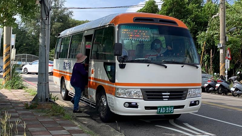 科技之星營運之83路公車路線，照片拍攝地點在成德高中站。