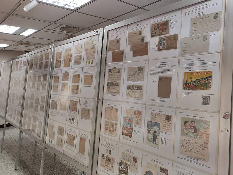 113年全國郵展展出邀請類郵集40框，圖為「北朝鮮郵政用品（1945～1954）」。圖/中華郵政提供